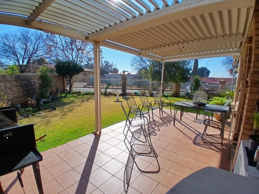 3 Bedroom Property for Sale in Uitsig Free State